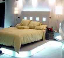 Красива и удобна спалня осветление без полилеи
