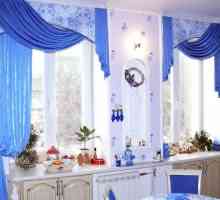Модерният дизайн на прозорците в кухнята на различни видове пердета