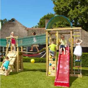 Дейности с деца - оборудва детска площадка за градината