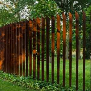 Избор на красив и практичен дизайн за ограда на частна къща