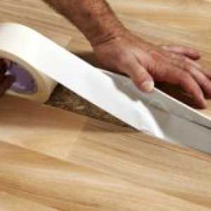 Как да се линолеум върху дървения под
