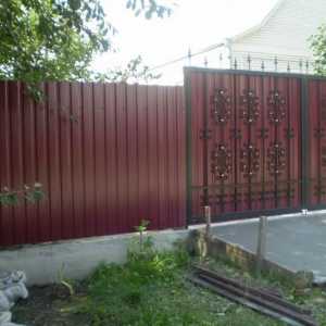 Как да направите своя собствена ограда и врата, изработена от велпапе