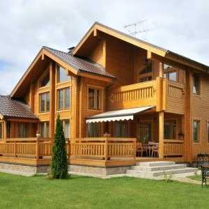 Какви са плюсовете и минусите на къщата на ламиниран фурнир дървен материал?
