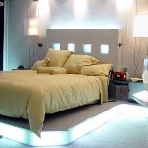 Красива и удобна спалня осветление без полилеи