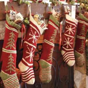 Коледа чорапи за подаръци: прост, но ефективен украса за празниците