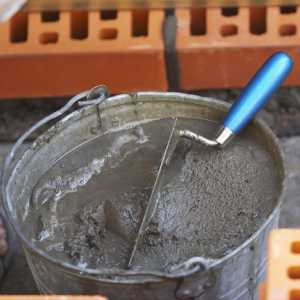 Смесването на цимент с пясък