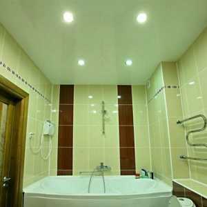 Изборът на тавана на напрежение в банята: съвети, характеристики, дизайн